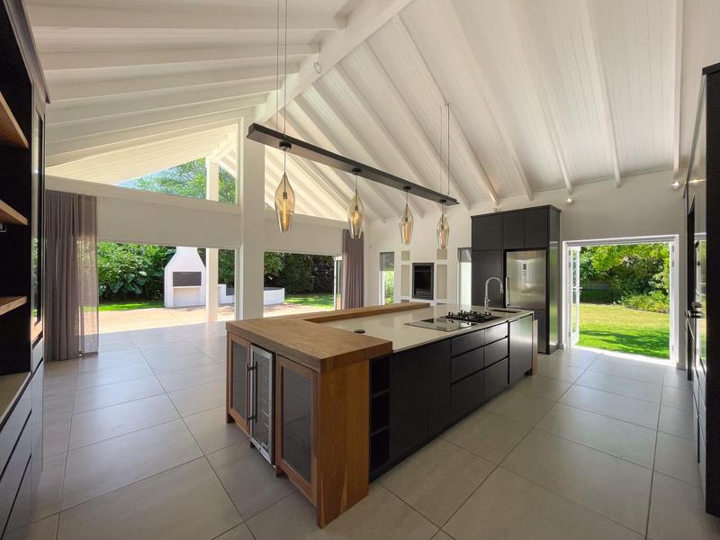 To Let 6 Bedroom Property for Rent in Constantia Western Cape